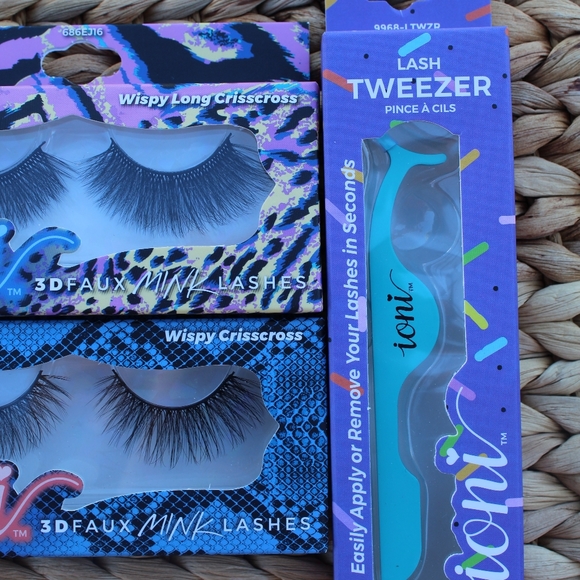✨🆕✨ IONI Lashes Bundle - Picture 2 of 3